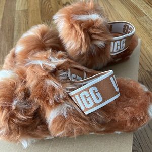 Ugg size 7 women slides with elastic back strape